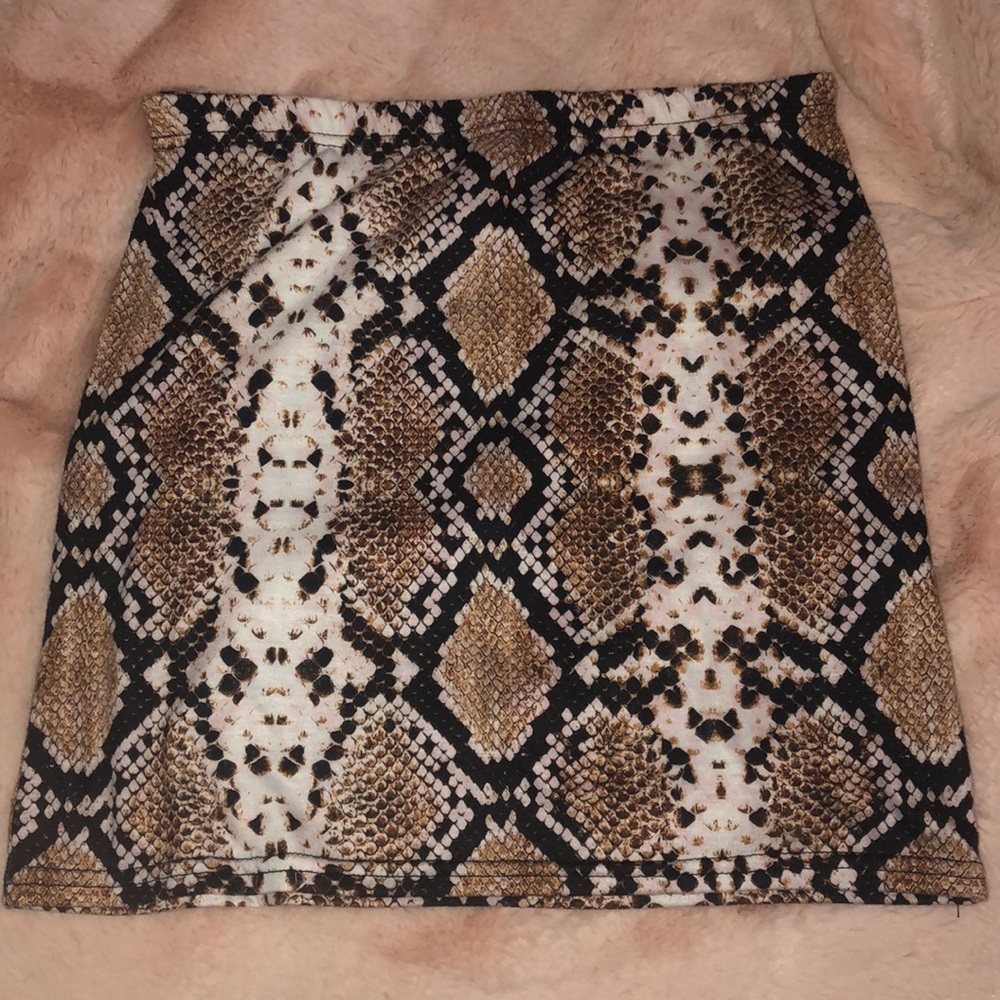 snakeskin fitted skirt